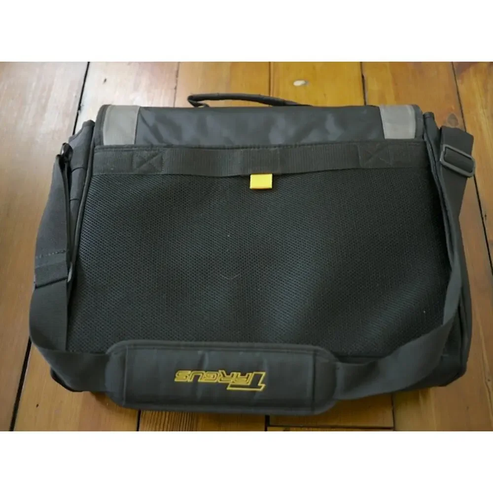 TARGUS Black Gray Nylon Rubber Padded Laptop Briefcase Messenger Shoulder Bag
